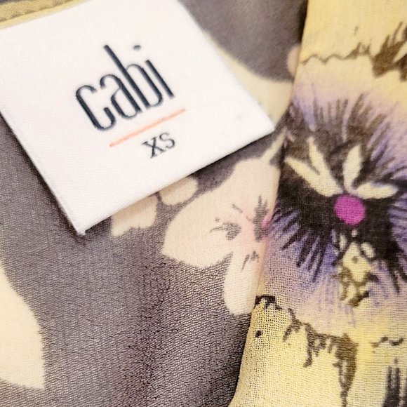 Size XS: CAbi Osaka Nights Floral Ruffle Blouse Style 3265 - Picture 4 of 4